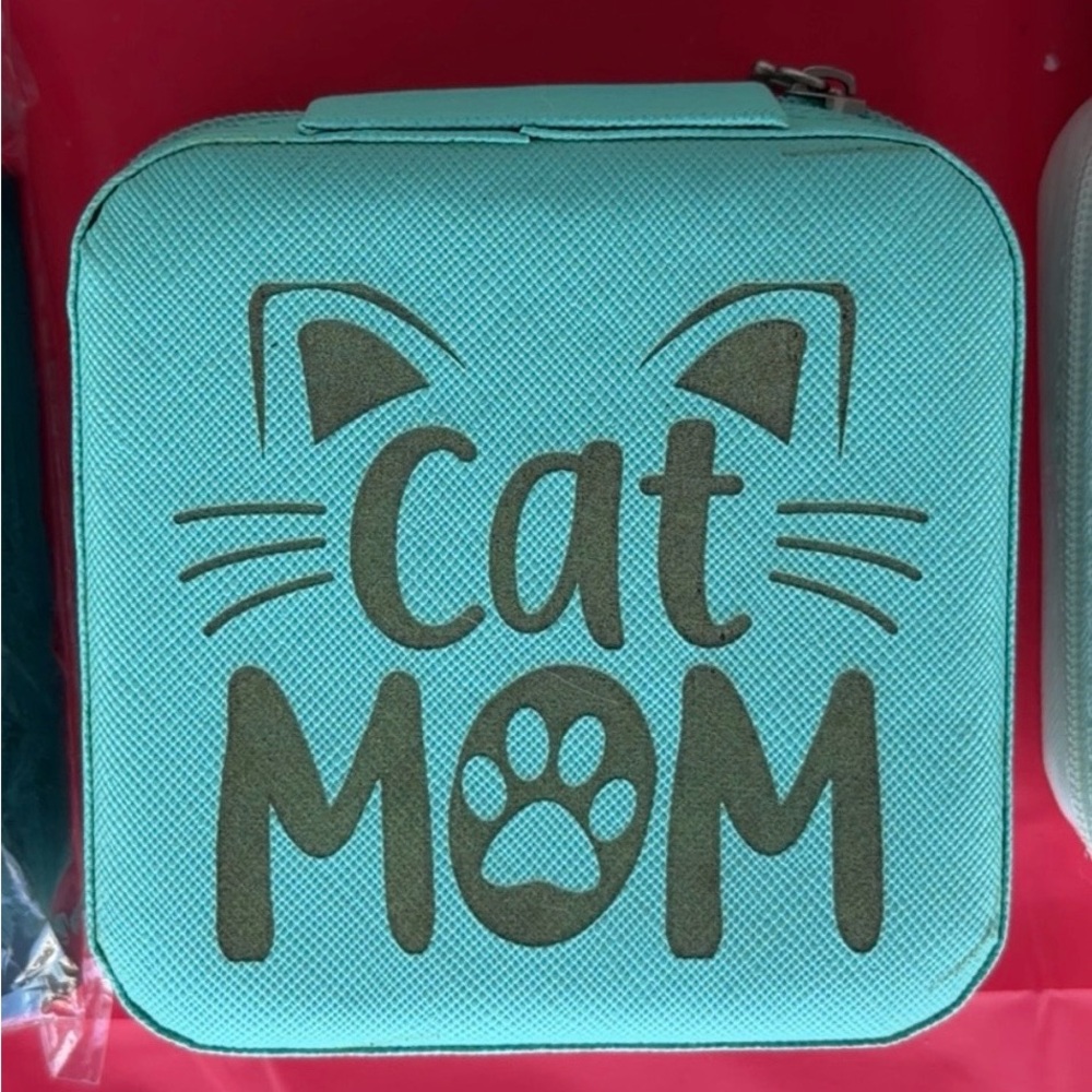 Cat Mom Jewelry travel case. Zip Close - Teal